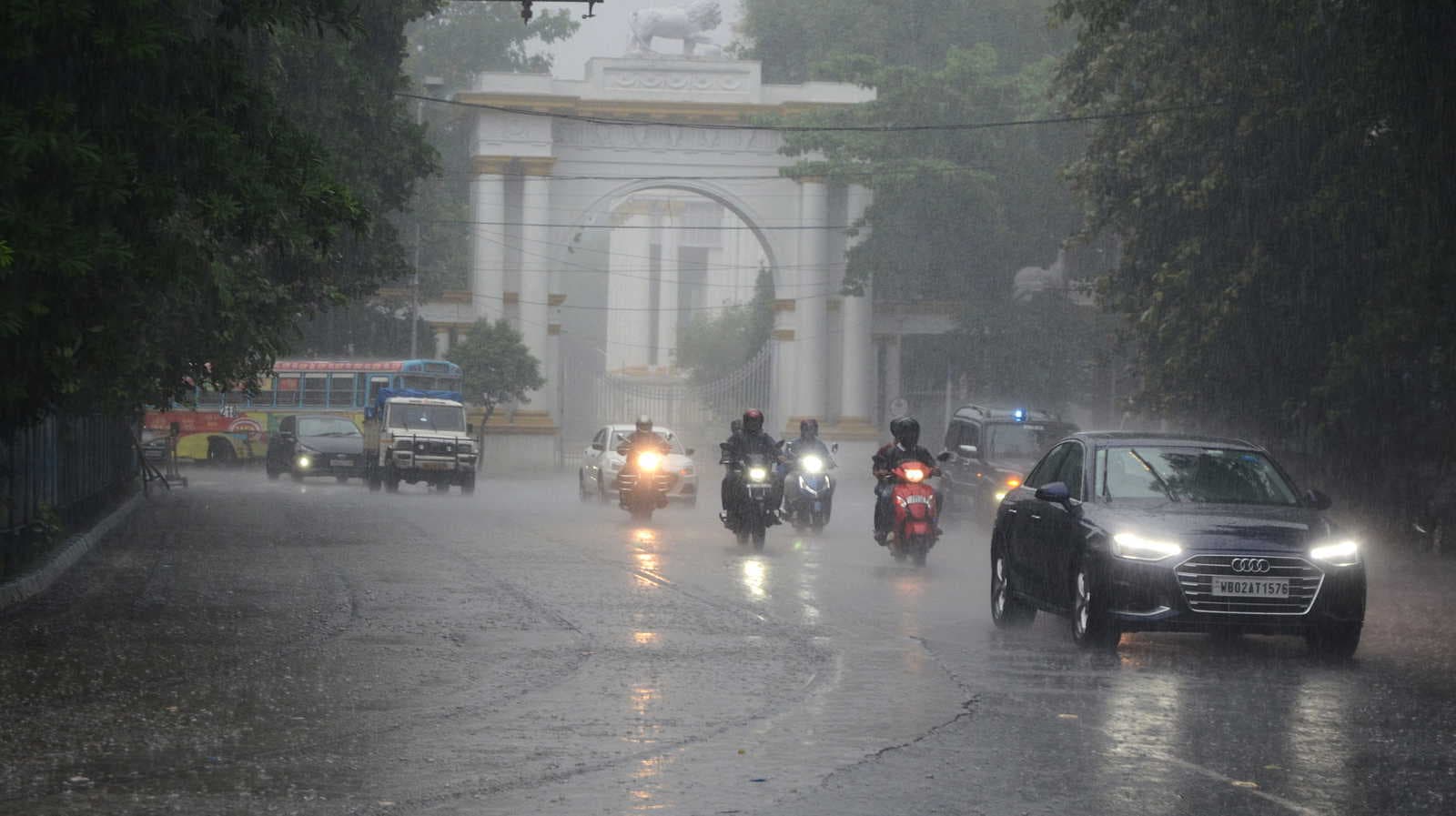 Nor’wester brings major relief to Kolkata; temperature falls 5°C; will it rain again today?