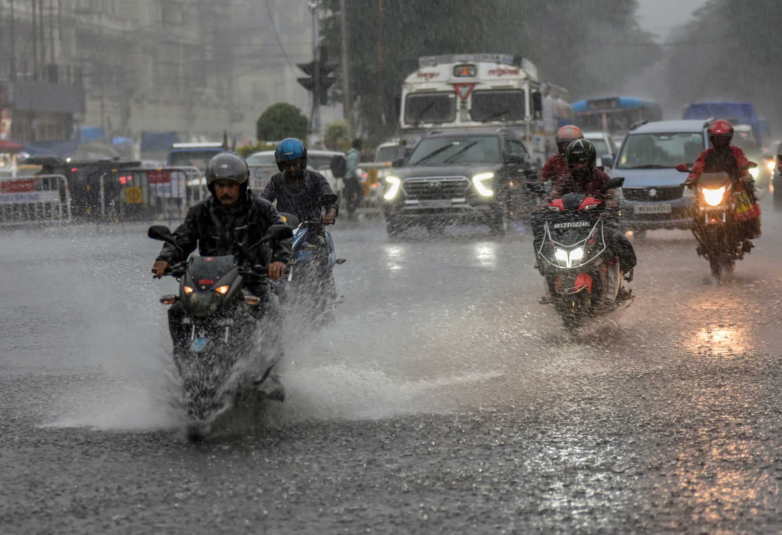 Mumbai’s monsoon showers offer relief from heat and water stress