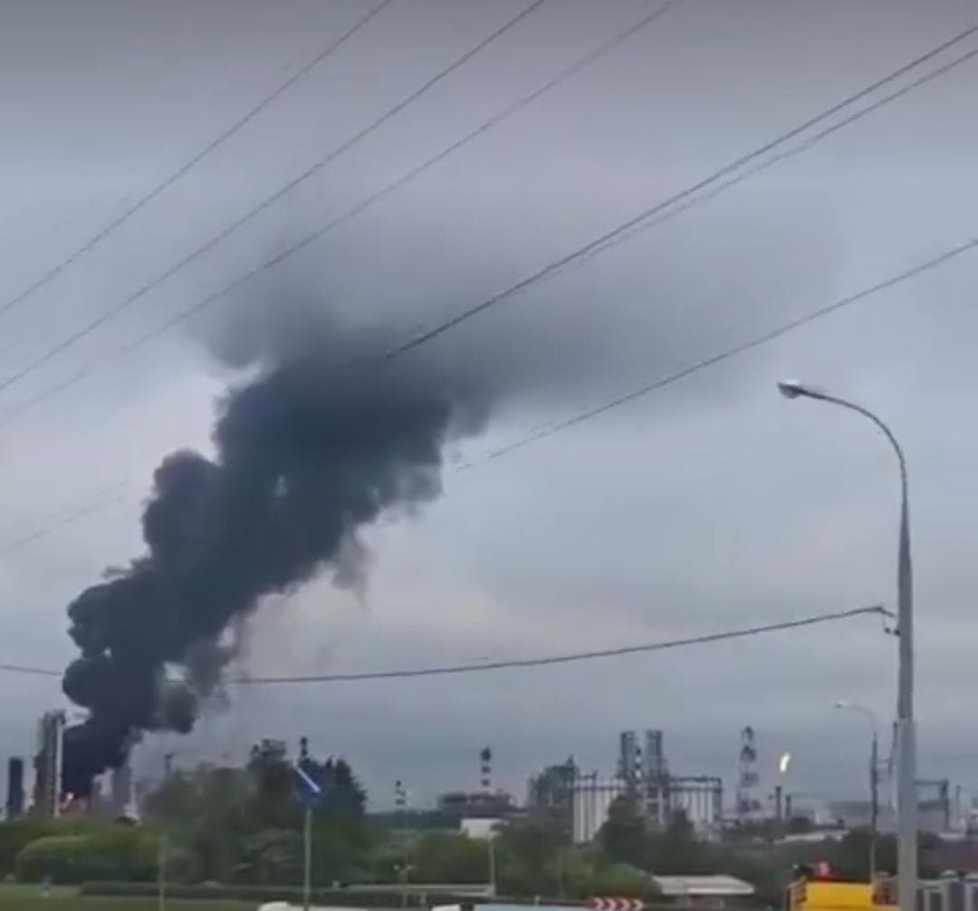 Ukraine launches fresh strike on Moscow refinery amid escalating conflict