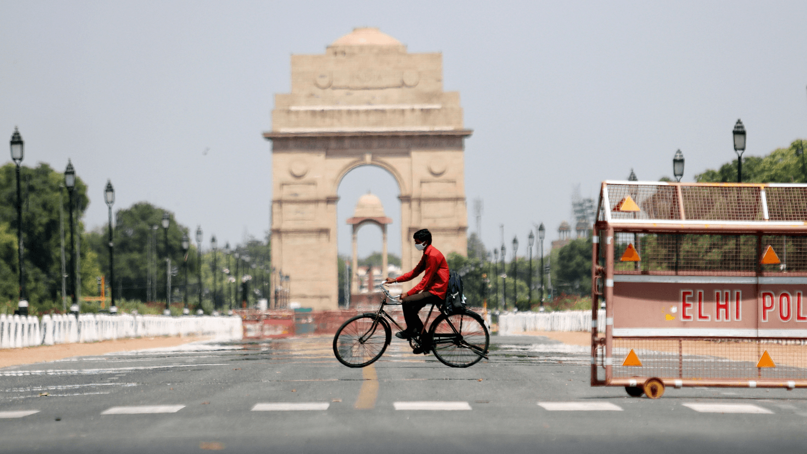 Delhi sizzles at 44.6°C, IMD sounds 4-day heatwave alert as city braces for more scorching days