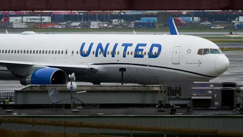 Close call at Newark: United jet strikes light pole, vehicle before landing