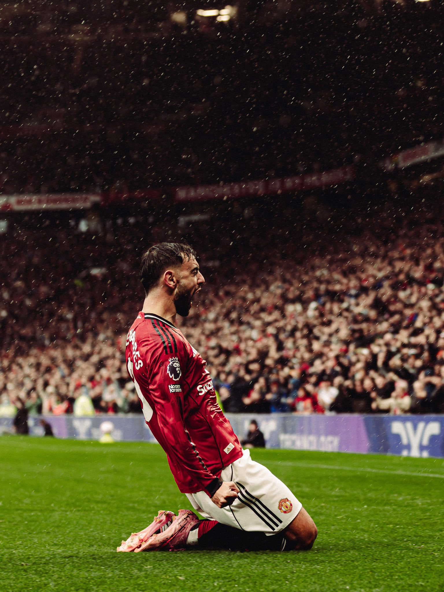 Bruno Fernandes wins Premier League Player of the Season award, help United get a 3rd place finish