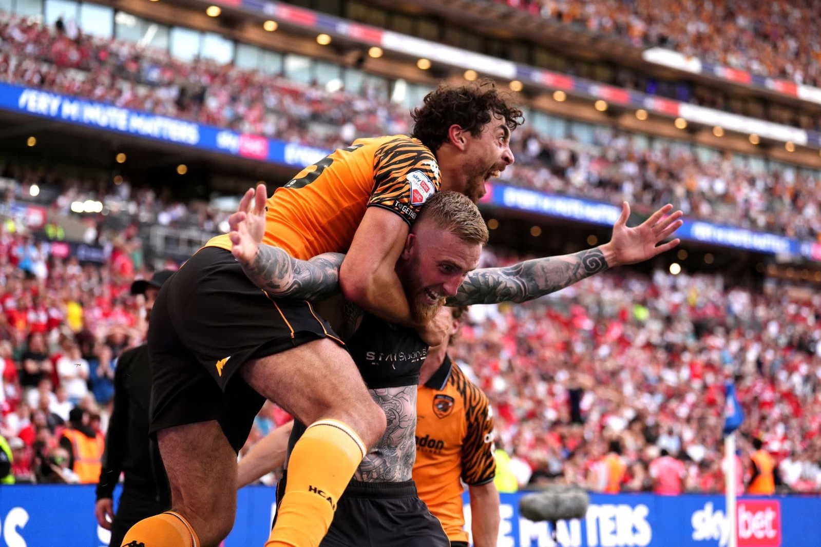 Oli McBurnie’s stoppage-time strike sends Hull City back to the Premier League