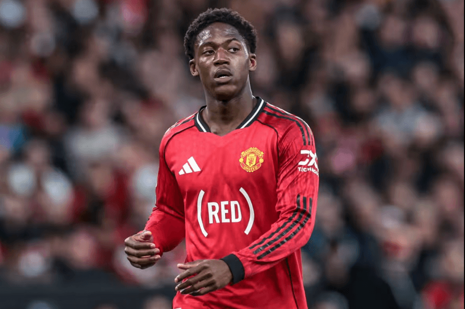 Kobbie Mainoo commits future to Manchester United with long-term contract
