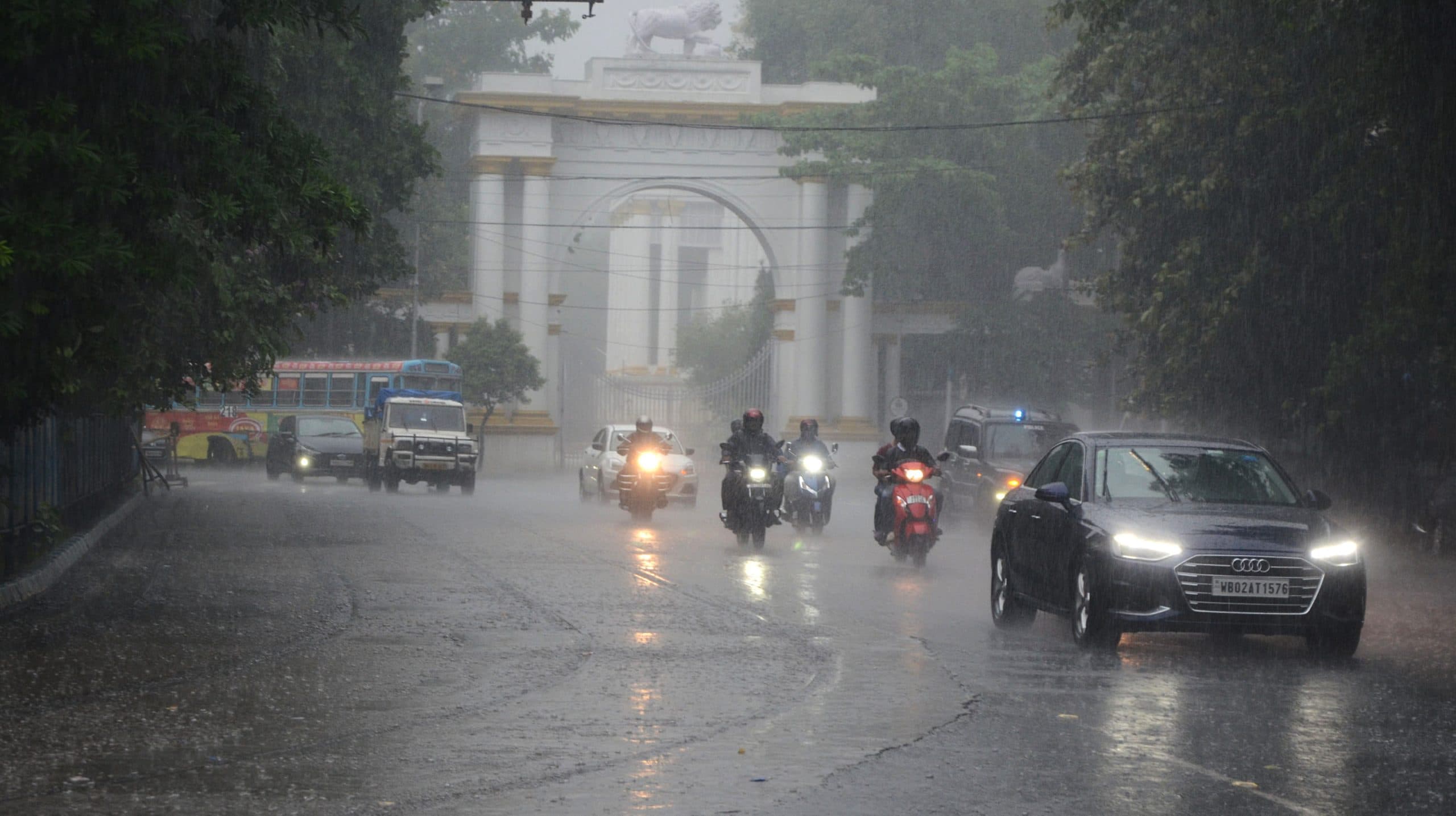 Kolkata weather: IMD warns of heavy rain as low pressure likely over Bay of Bengal