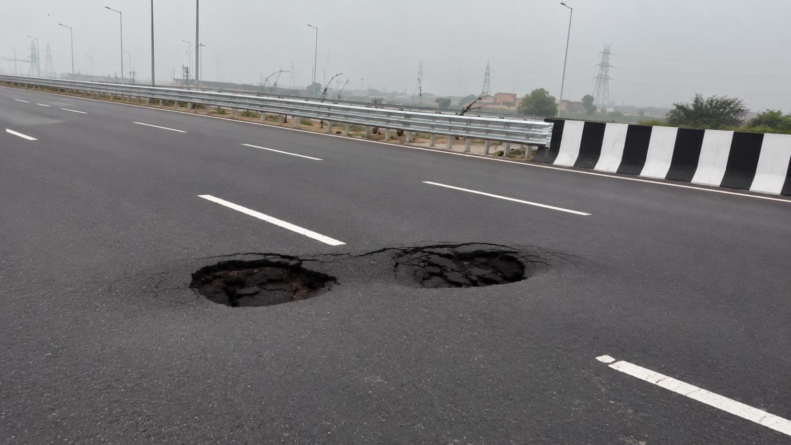 Large potholes on the Delhi–Dehradun Expressway after monsoon rains, highlighting road damage and safety concerns on the newly inaugurated highway.