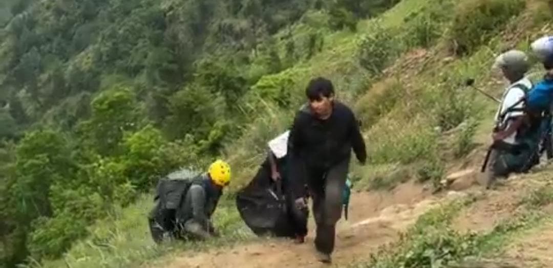 Young boy survives failed paragliding takeoff, internet questions safety standards