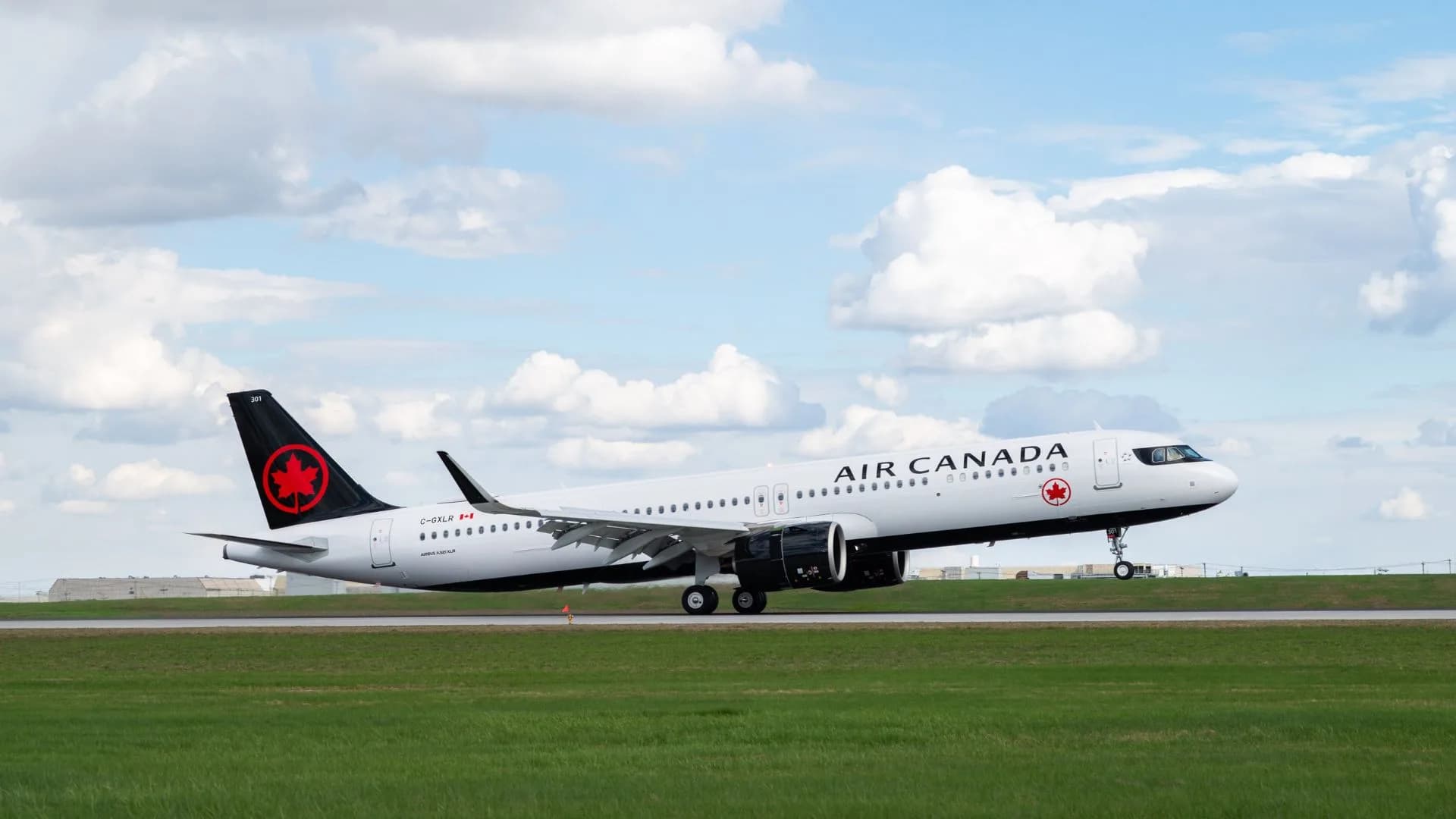 Air Canada Flight AC774 rolls onto grass after landing at Montreal Airport