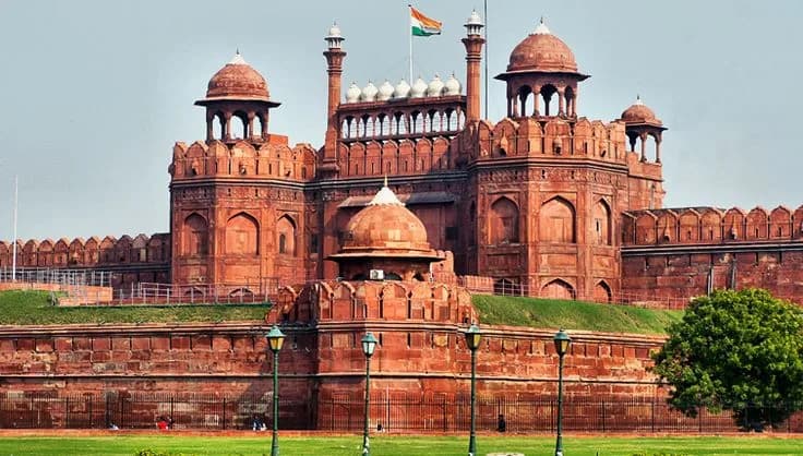 Hoax bomb threat sparks security scare at Delhi’s iconic Red Fort